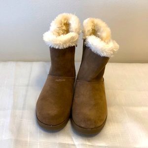 Women’s 6 ankle boots, tan with cream lining/trim